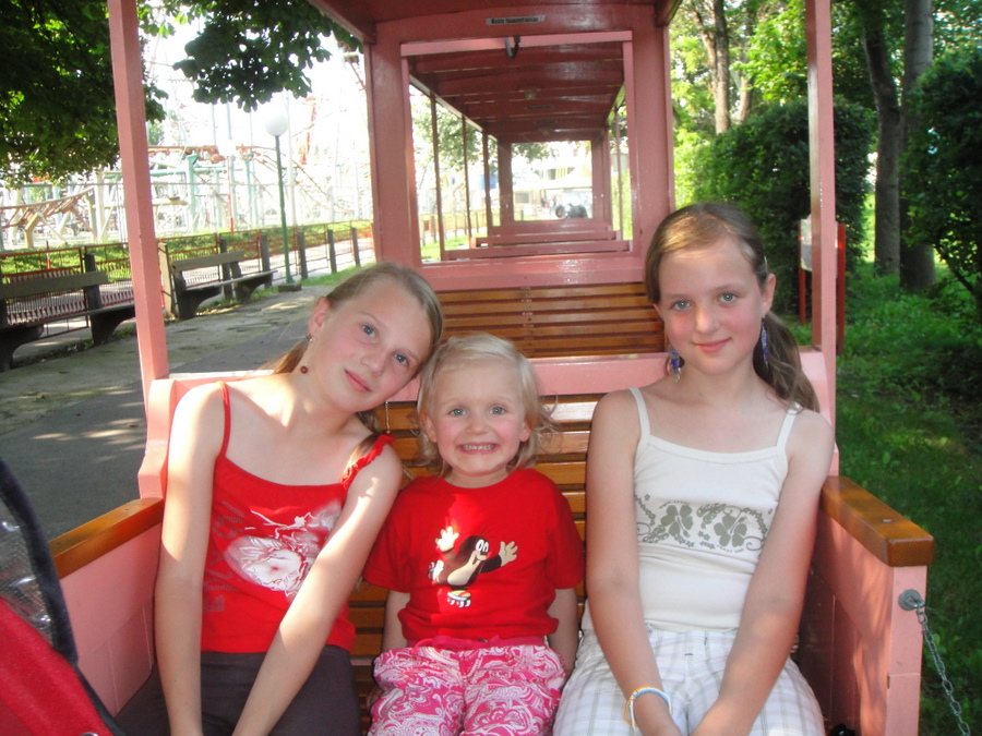 Lucinka, Natálka, Martinka na vláčku