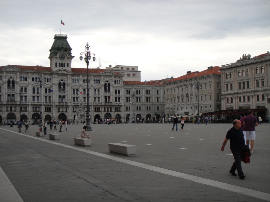 Piazza Unitá dItalia (za d je apostrof :))